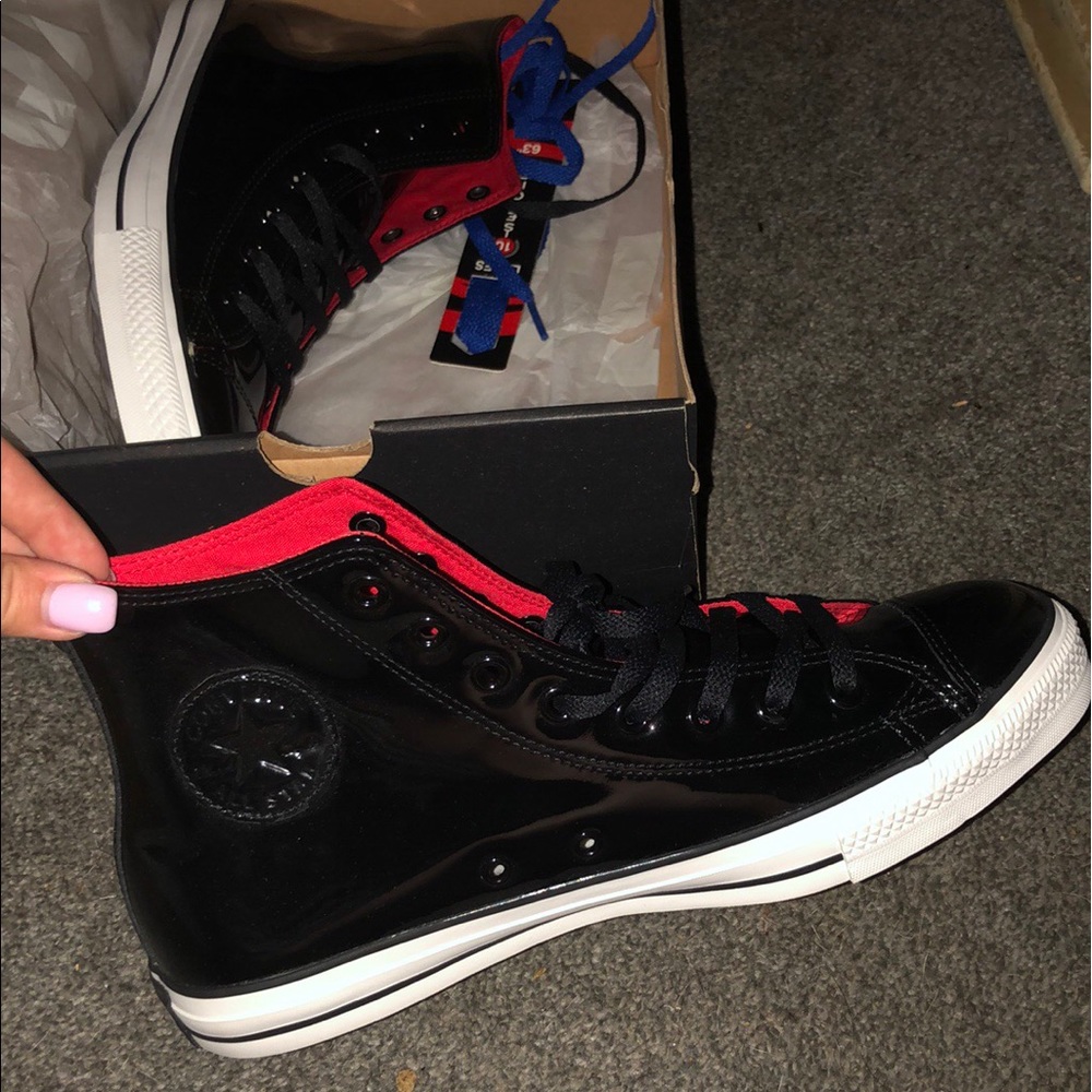 men converse sneakers!